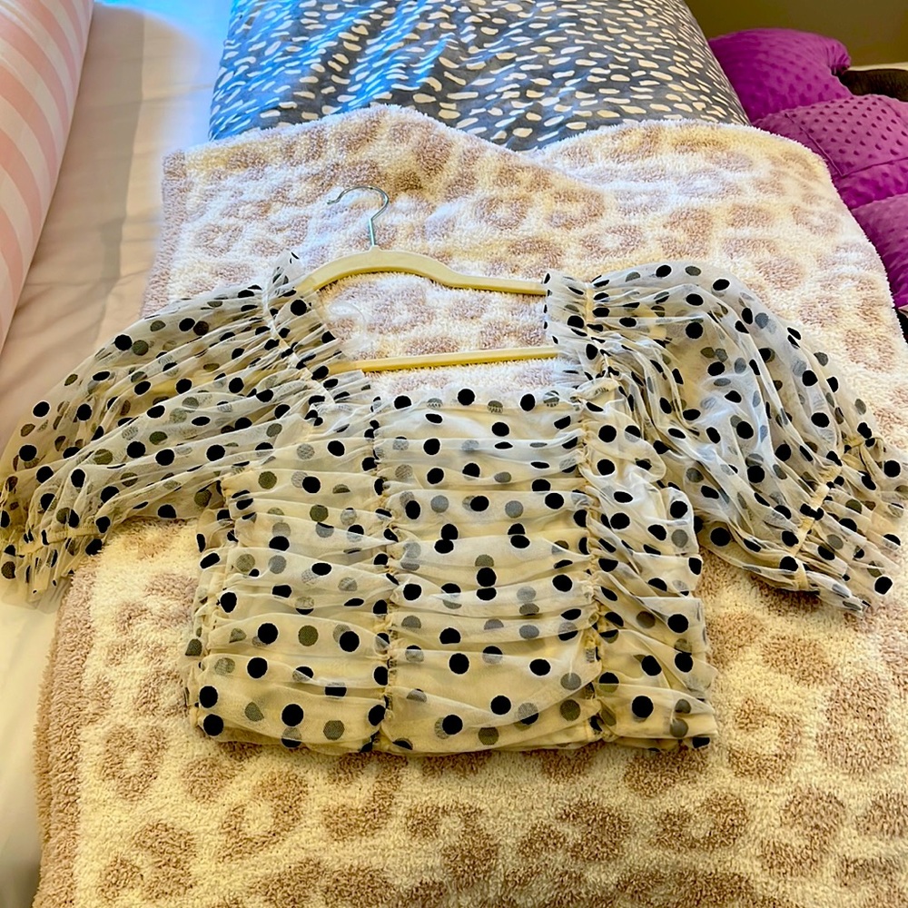 Polka dot, puffed sleeve crop top
